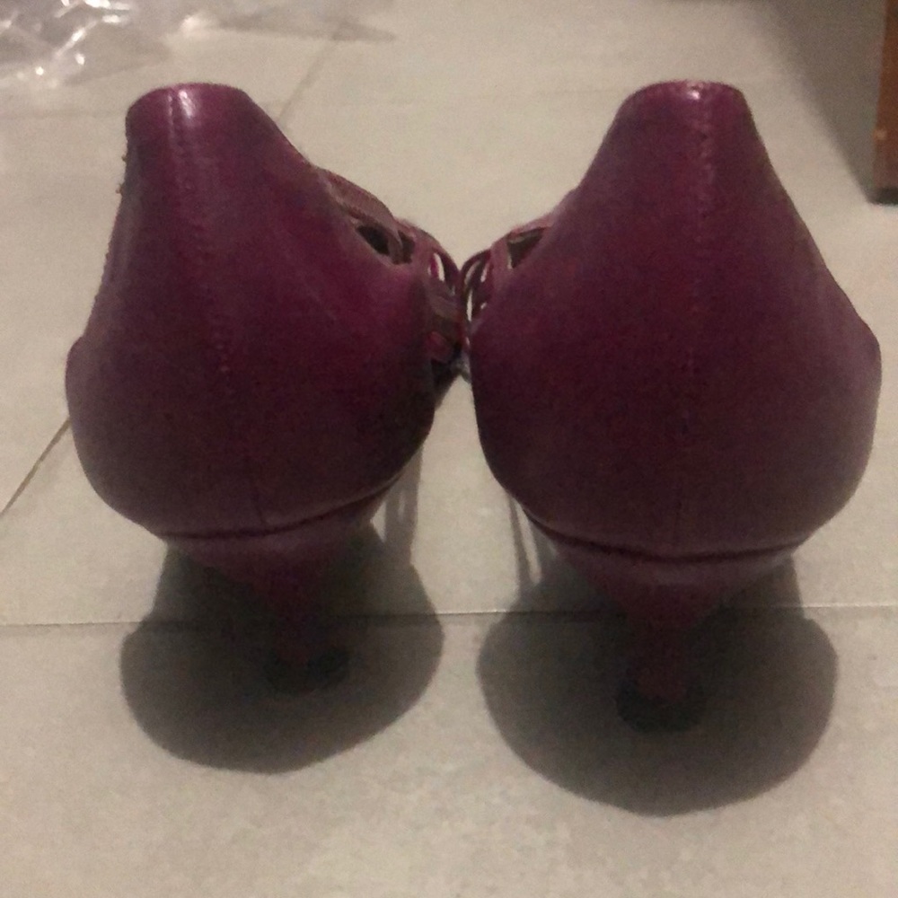 Shoe - Picture 4 of 7